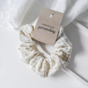Musselin Scrunchie – Grid Grau
