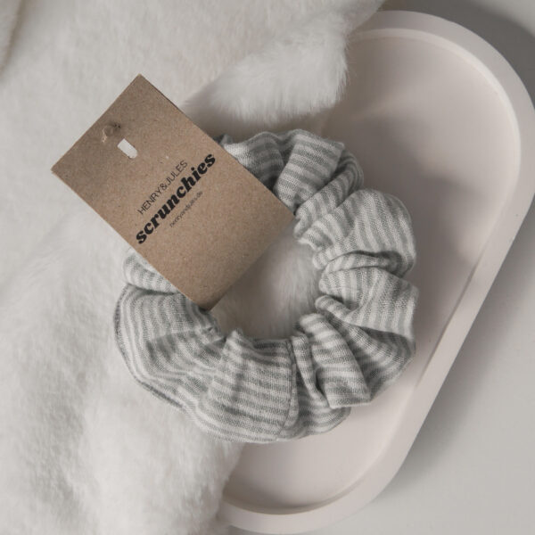 Musselin Scrunchie - Streifen Hellblau – Bild 3