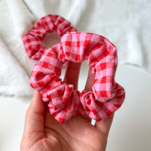 Scrunchie – Karo Pink